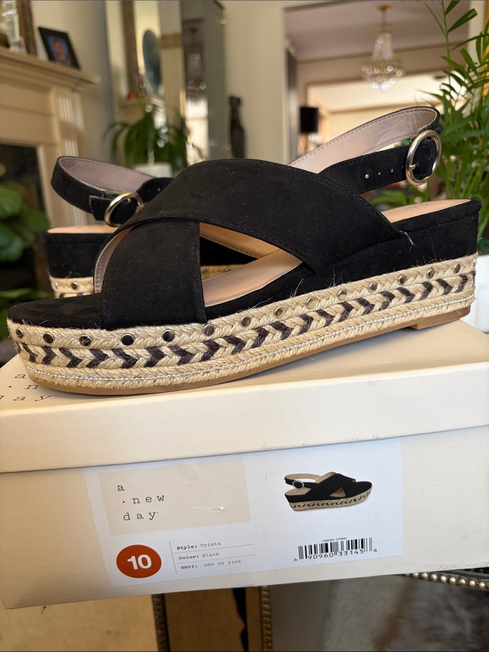 A New Day Trista Crisscross Toe Woven Espadrille Platform Buckle Black Sandals.